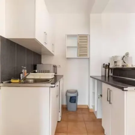 Location 2 Pieces Sur A 3km De Monaco *