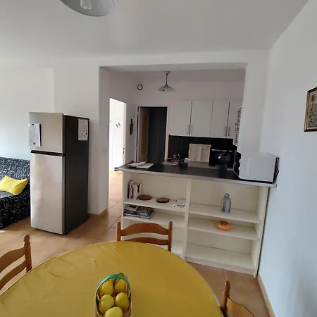 Location 2 Pieces Sur A 3km De Monaco *