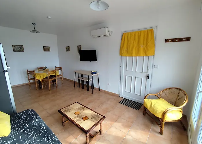 Location 2 Pieces Sur A 3km De Monaco بيت للعطل إز