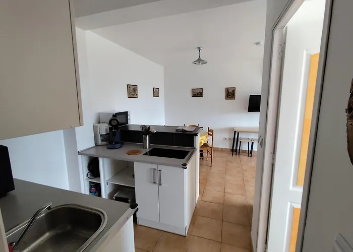Location 2 Pieces Sur A 3km De Monaco *